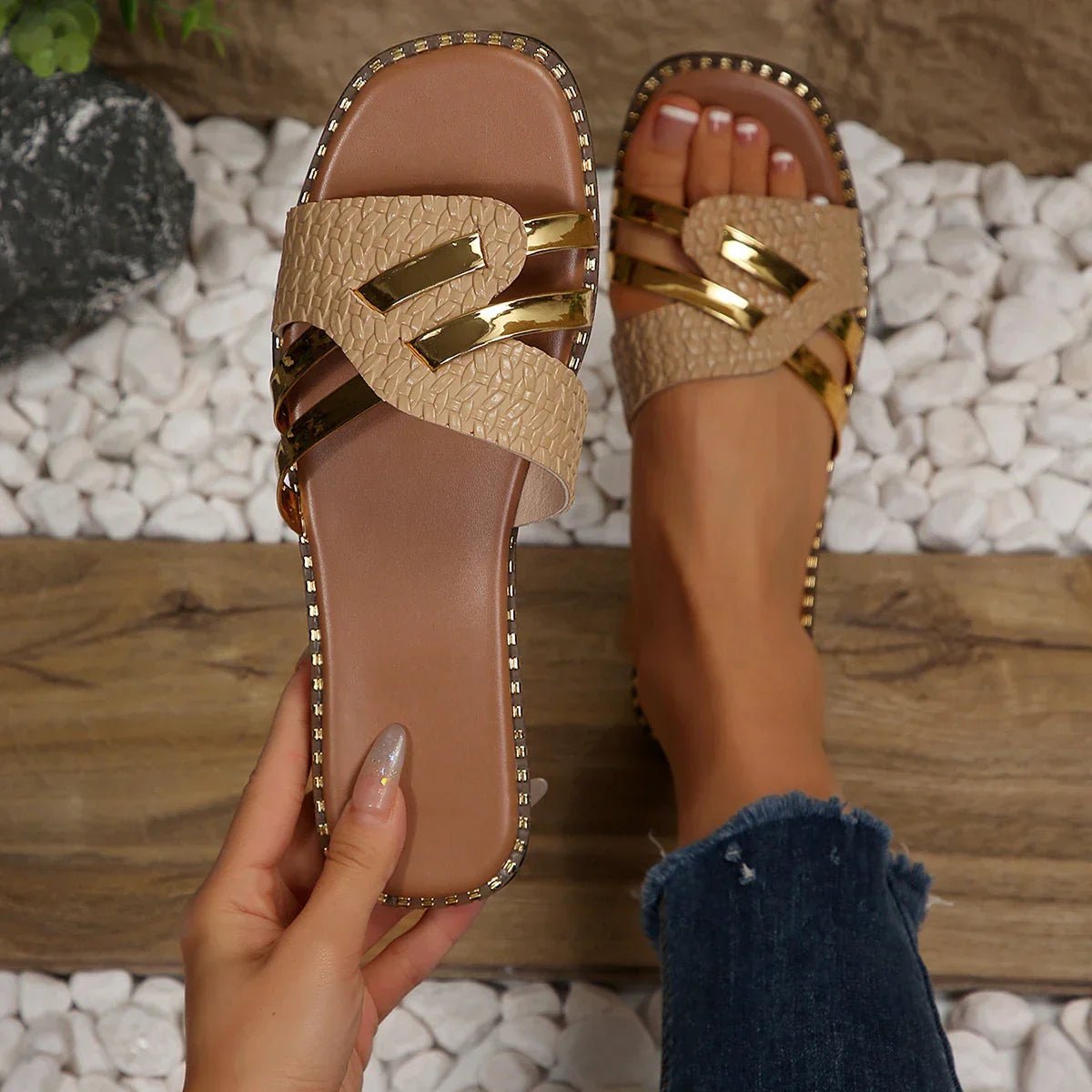 Sandalias planas tipo pala para mujer con tiras metálicas-Footwear for women-Casaluzia