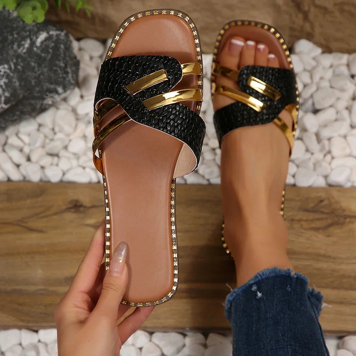 Sandalias planas tipo pala para mujer con tiras metálicas-Footwear for women-Casaluzia