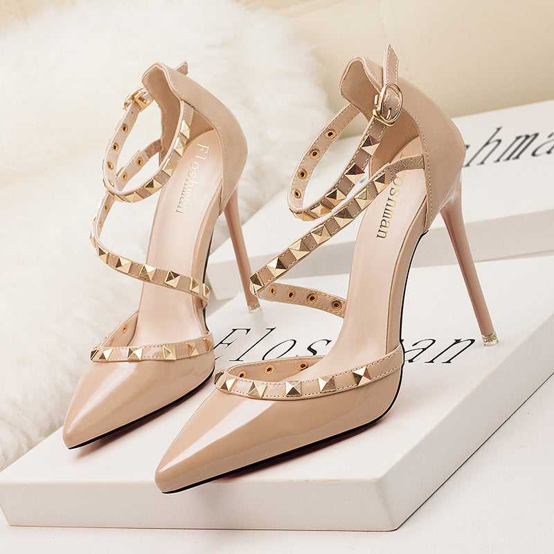 Tacones de aguja con punta afilada y tachuelas para mujer-Footwear for women-Casaluzia