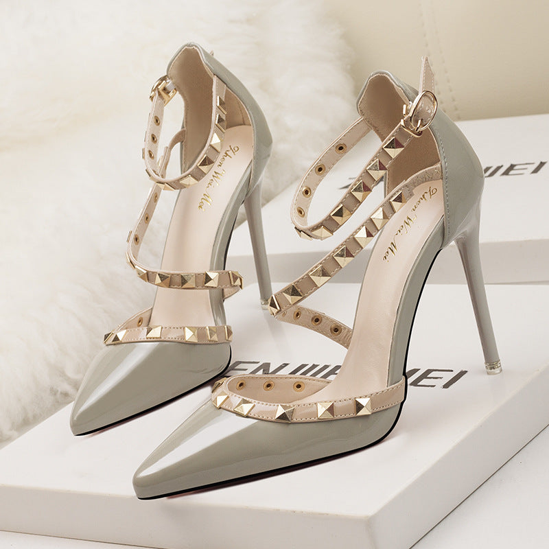Tacones de aguja con punta afilada y tachuelas para mujer-Footwear for women-Casaluzia