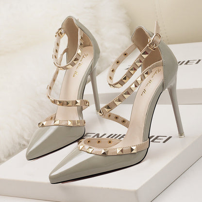 Tacones de aguja con punta afilada y tachuelas para mujer-Footwear for women-Casaluzia