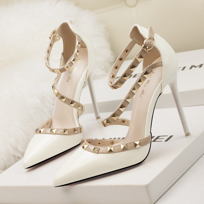 Tacones de aguja con punta afilada y tachuelas para mujer-Footwear for women-Casaluzia