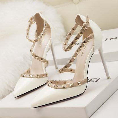 Tacones de aguja con punta afilada y tachuelas para mujer-Footwear for women-Casaluzia