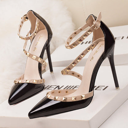 Tacones de aguja con punta afilada y tachuelas para mujer-Footwear for women-Casaluzia