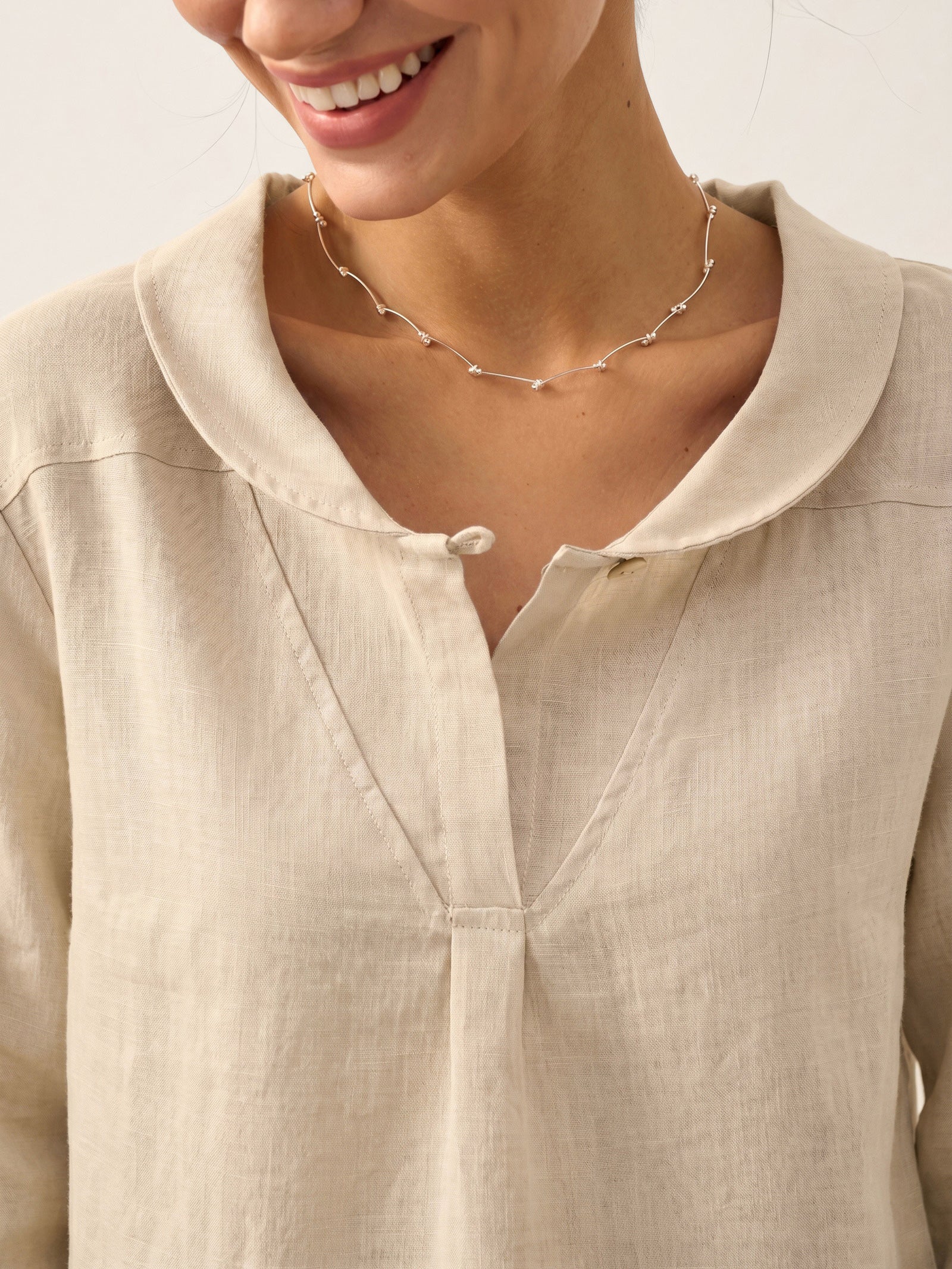 Top de lino con cuello chal y escote en V para mujer-Tops for women-Casaluzia