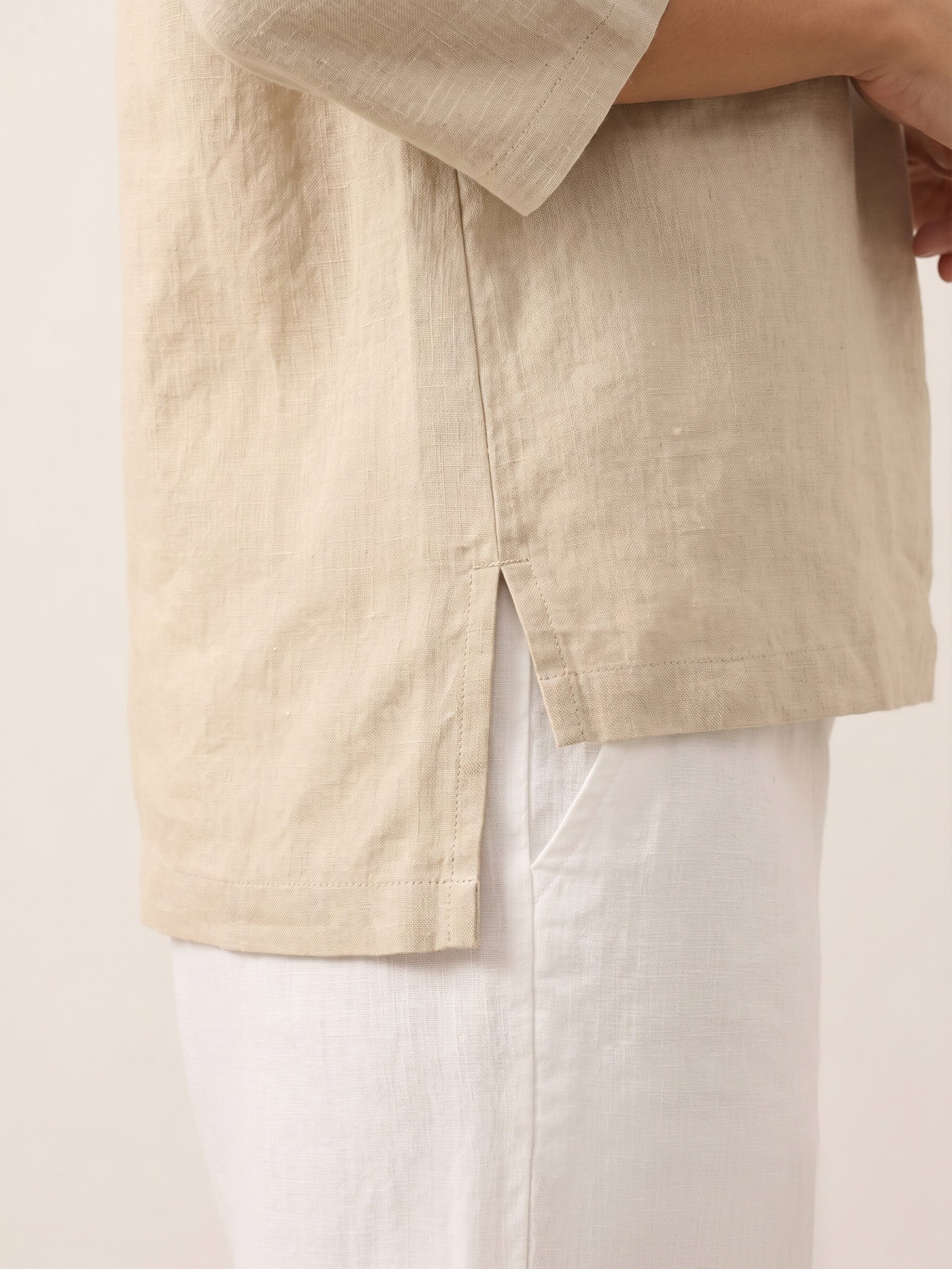 Top de lino con cuello chal y escote en V para mujer-Tops for women-Casaluzia