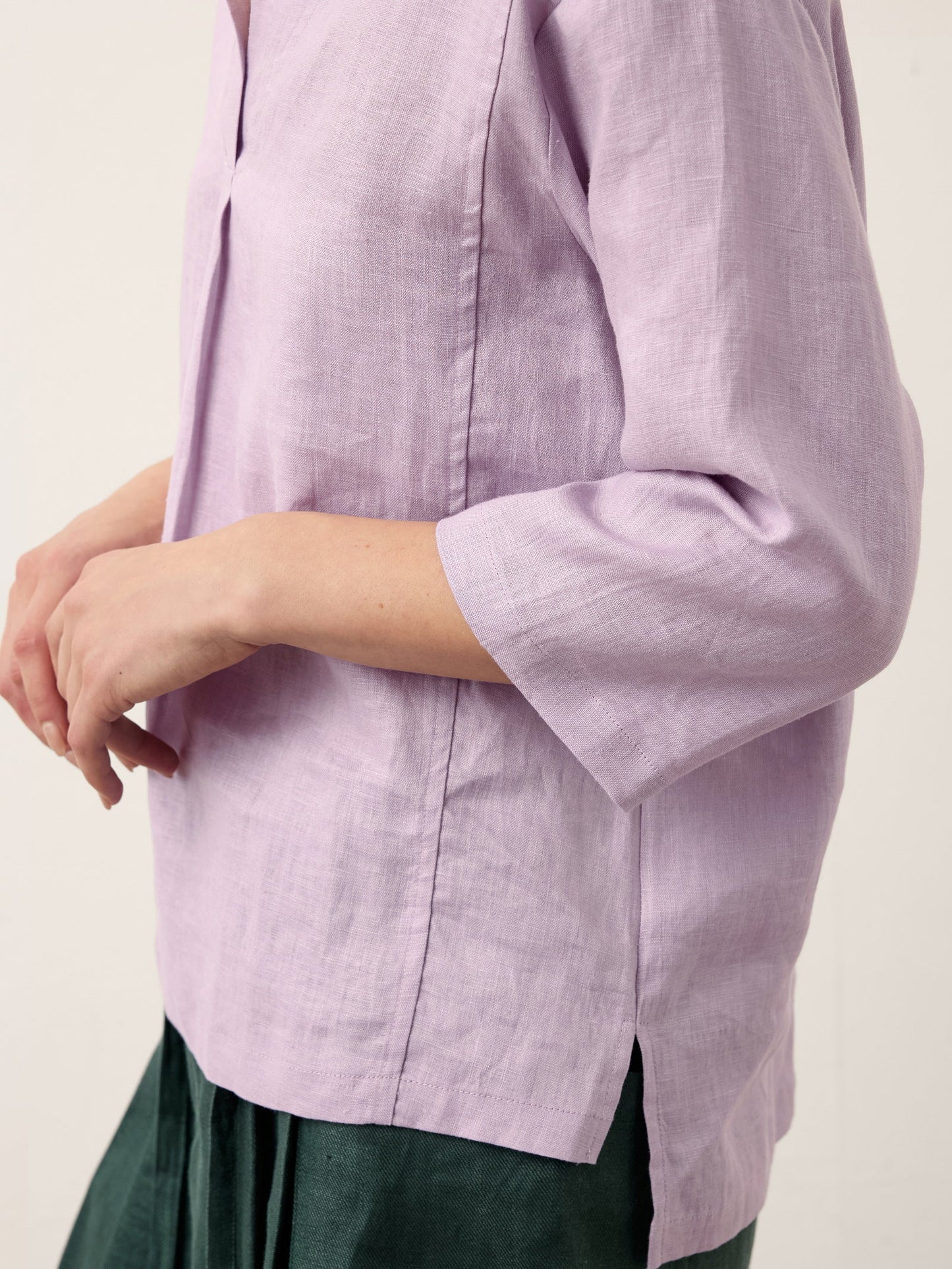 Top de lino con cuello chal y escote en V para mujer-Tops for women-Casaluzia