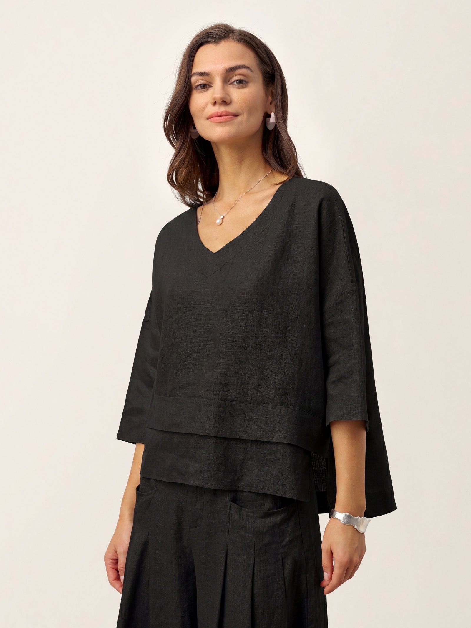 Top de lino con cuello en V y dobladillo a capas para mujer-Tops for women-Casaluzia