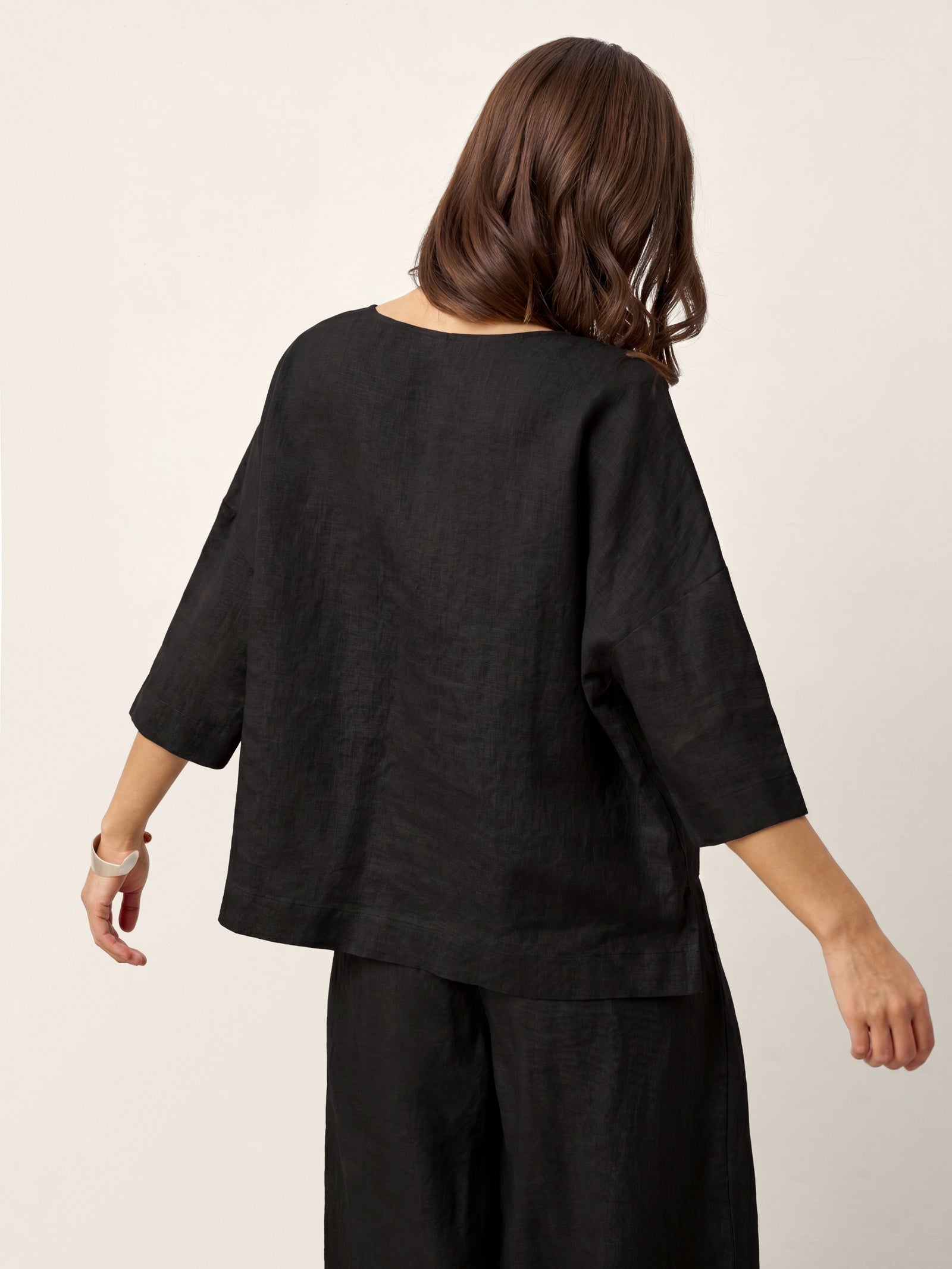 Top de lino con cuello en V y dobladillo a capas para mujer-Tops for women-Casaluzia