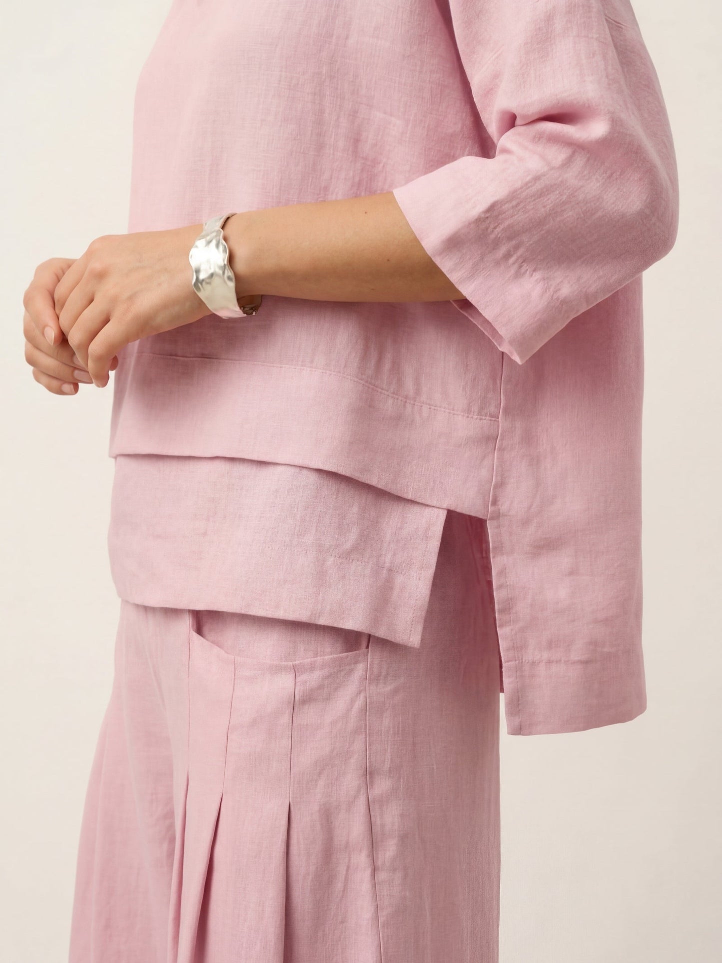 Top de lino con cuello en V y dobladillo a capas para mujer-Tops for women-Casaluzia