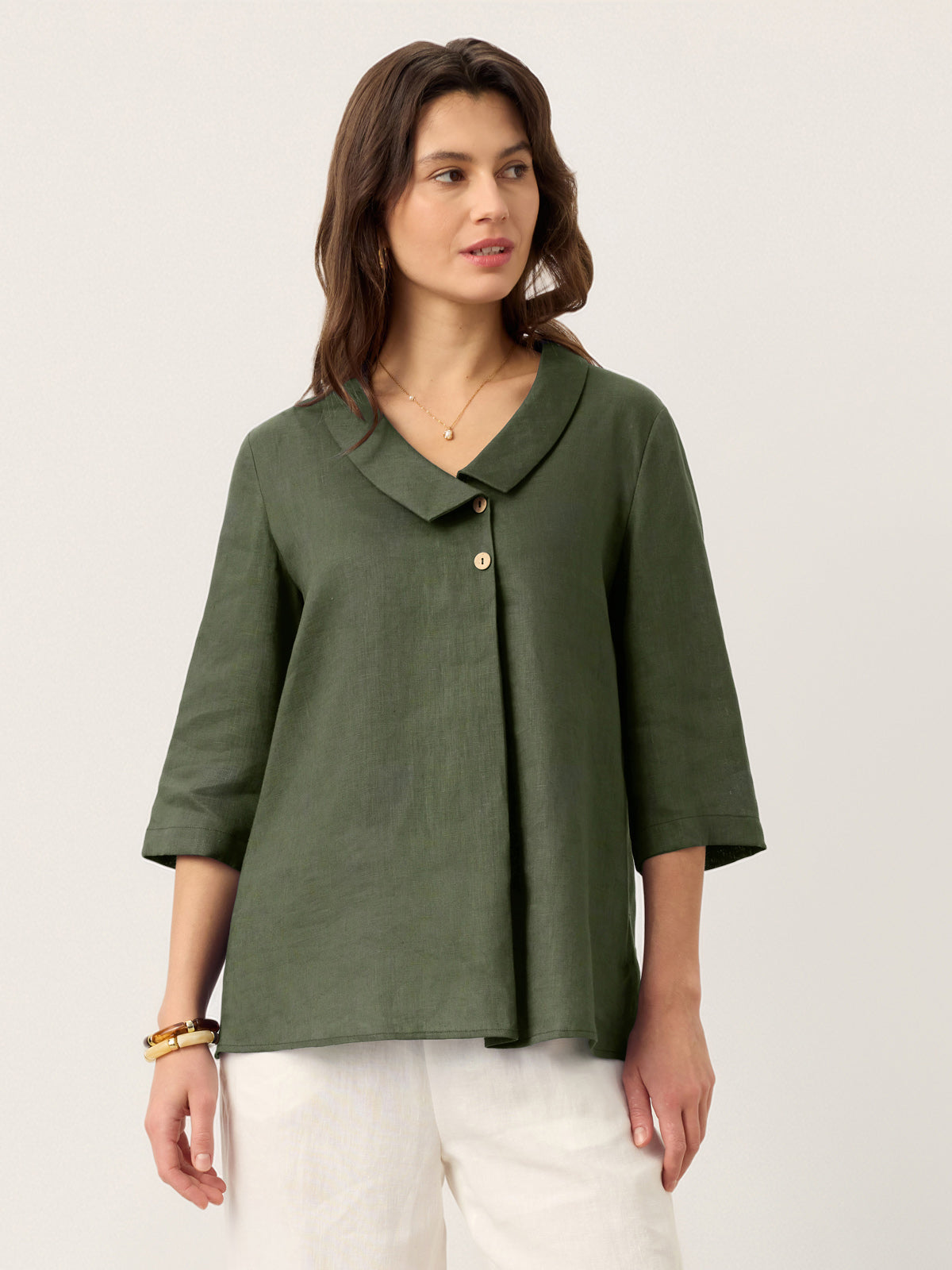 Top de lino para mujer con cuello asimétrico-Tops for women-Casaluzia