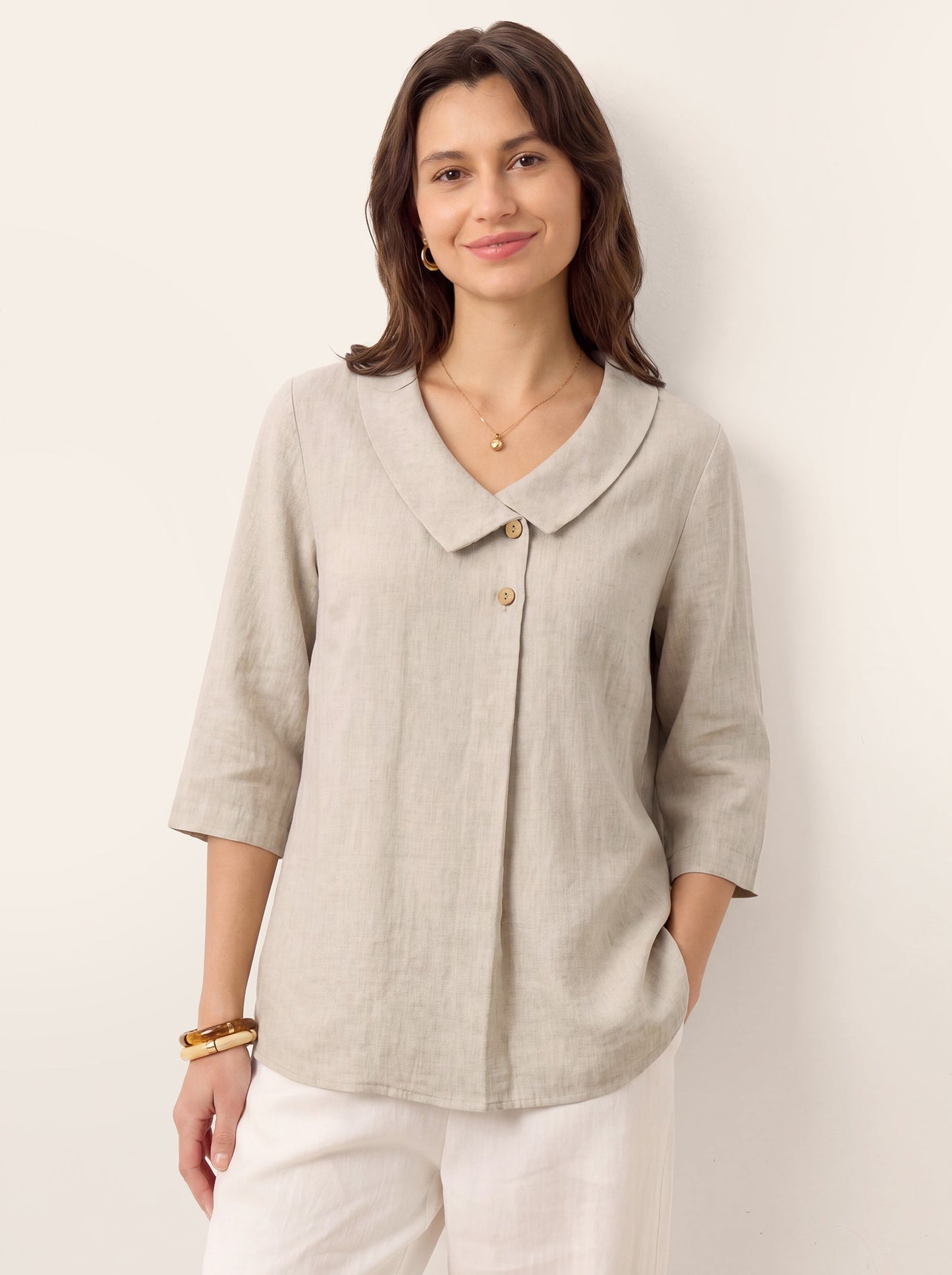 Top de lino para mujer con cuello asimétrico-Tops for women-Casaluzia