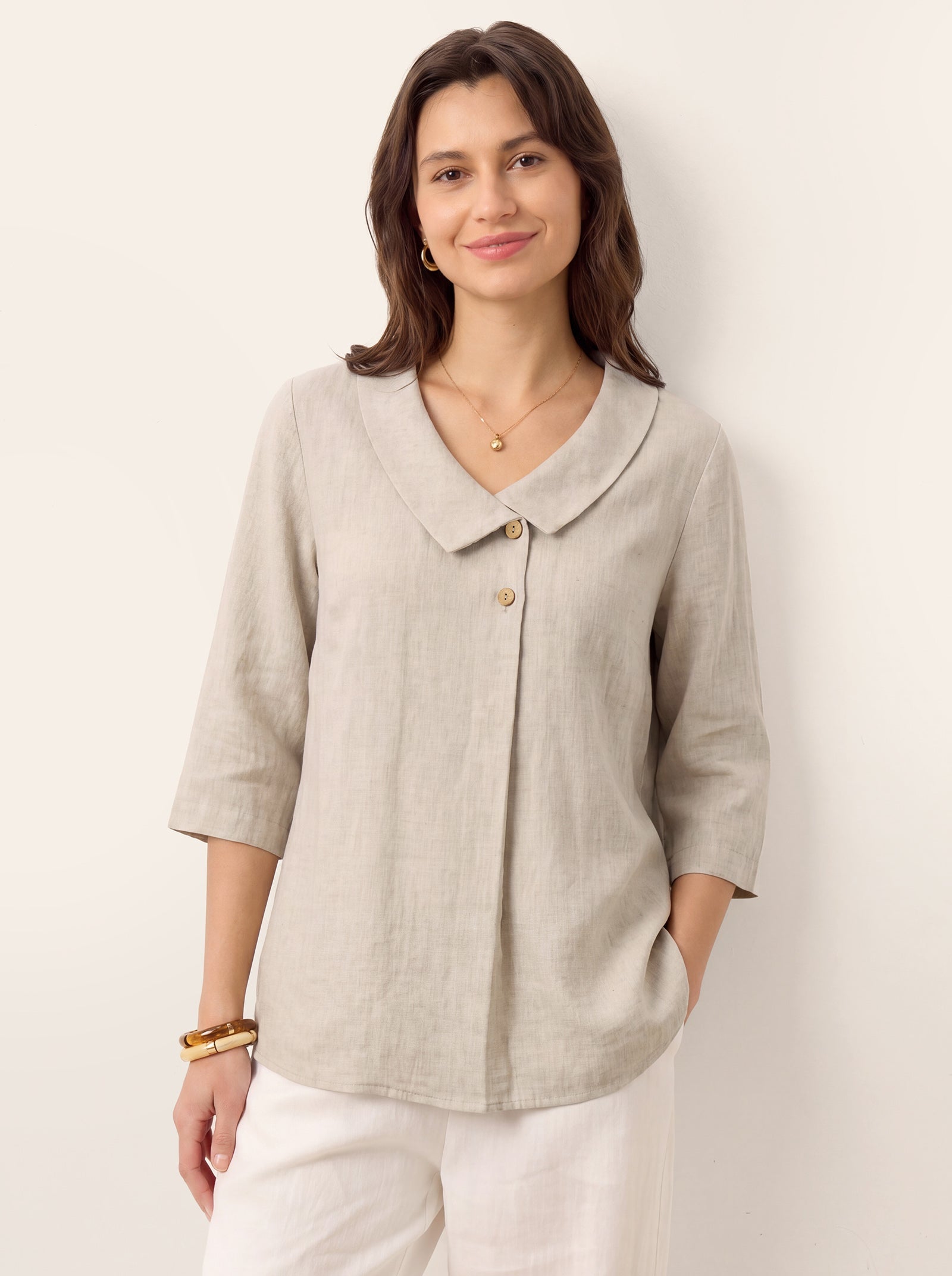 Top de lino para mujer con cuello asimétrico-Tops for women-Casaluzia