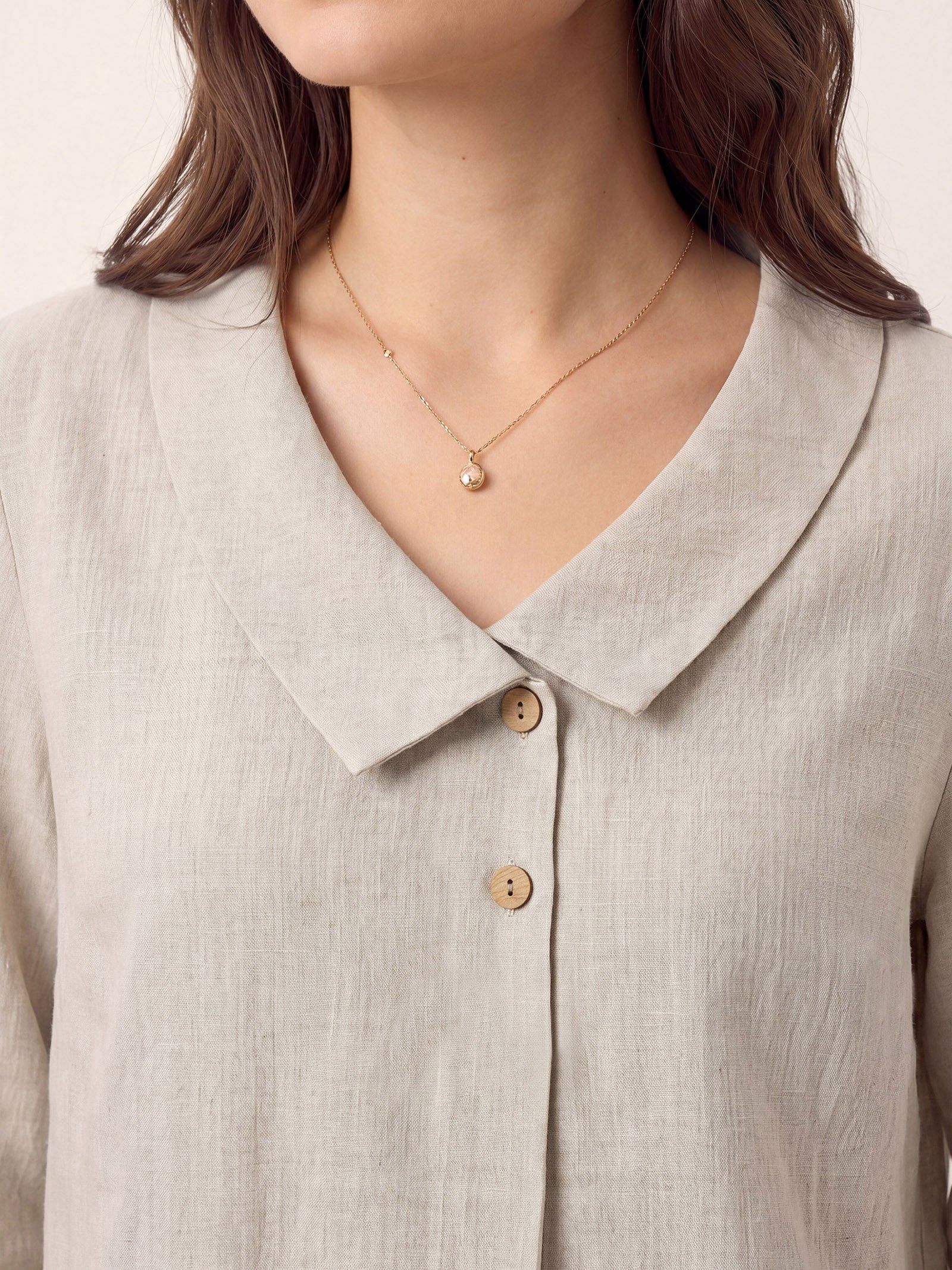 Top de lino para mujer con cuello asimétrico-Tops for women-Casaluzia