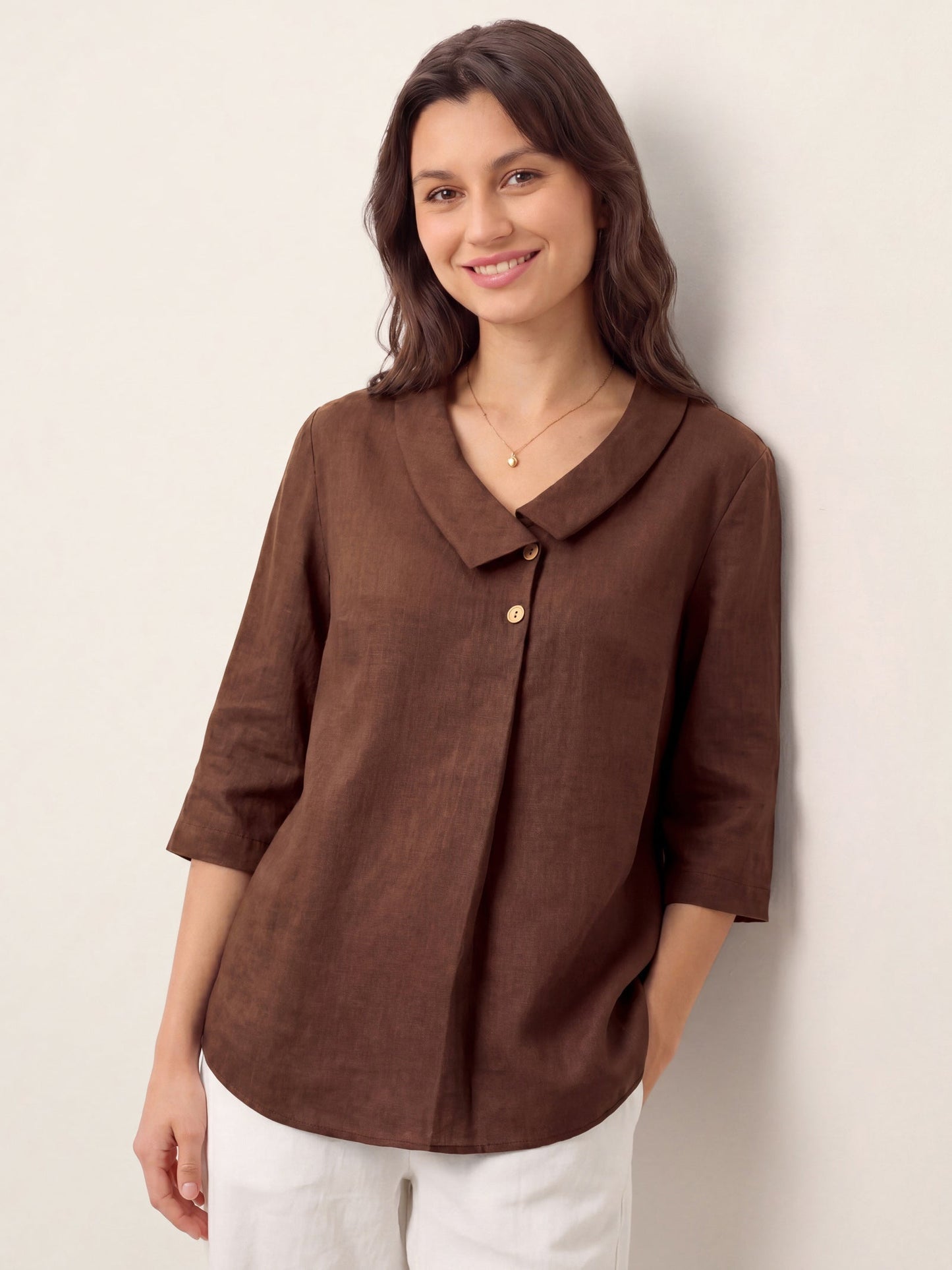 Top de lino para mujer con cuello asimétrico-Tops for women-Casaluzia