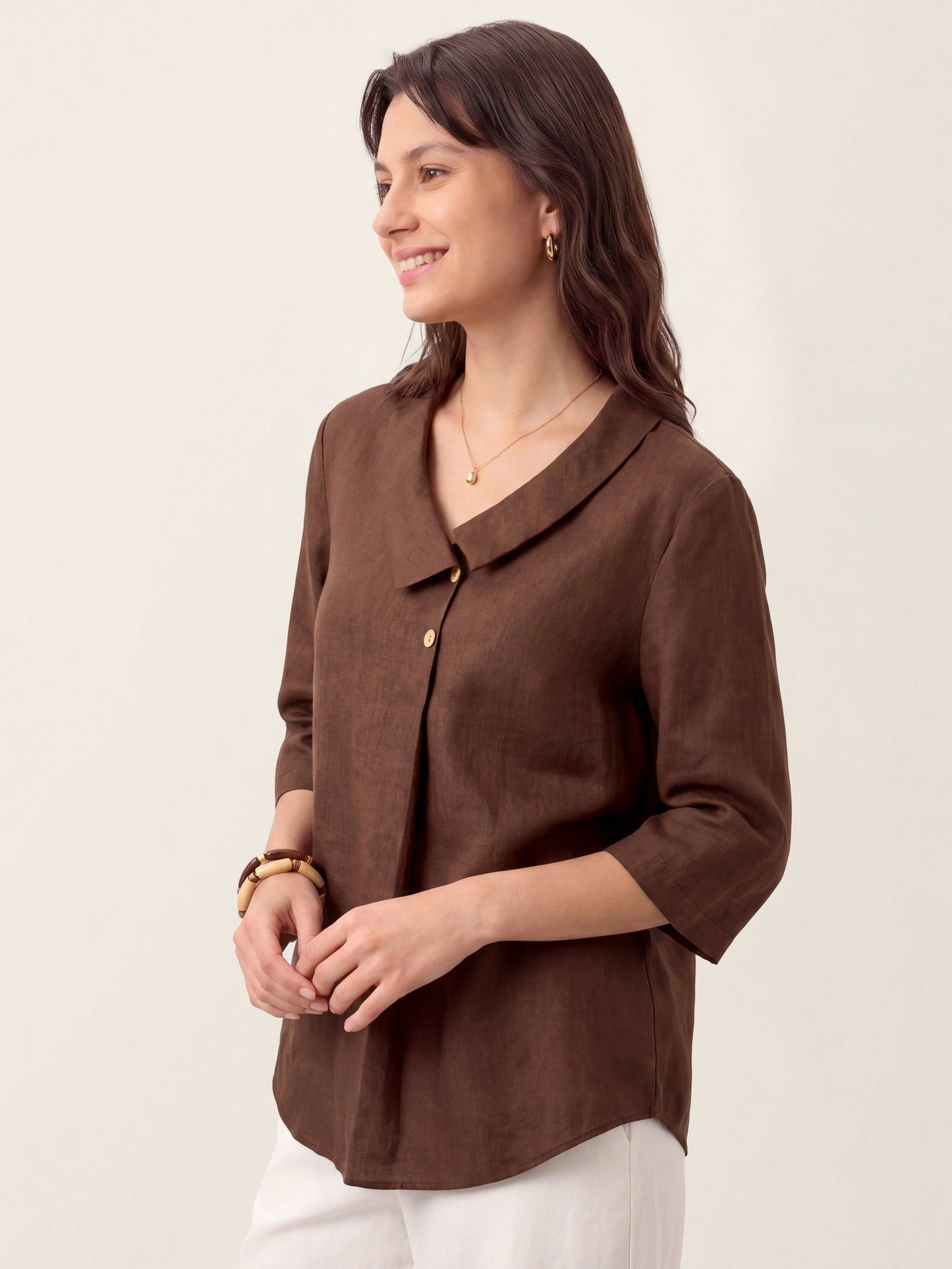 Top de lino para mujer con cuello asimétrico-Tops for women-Casaluzia