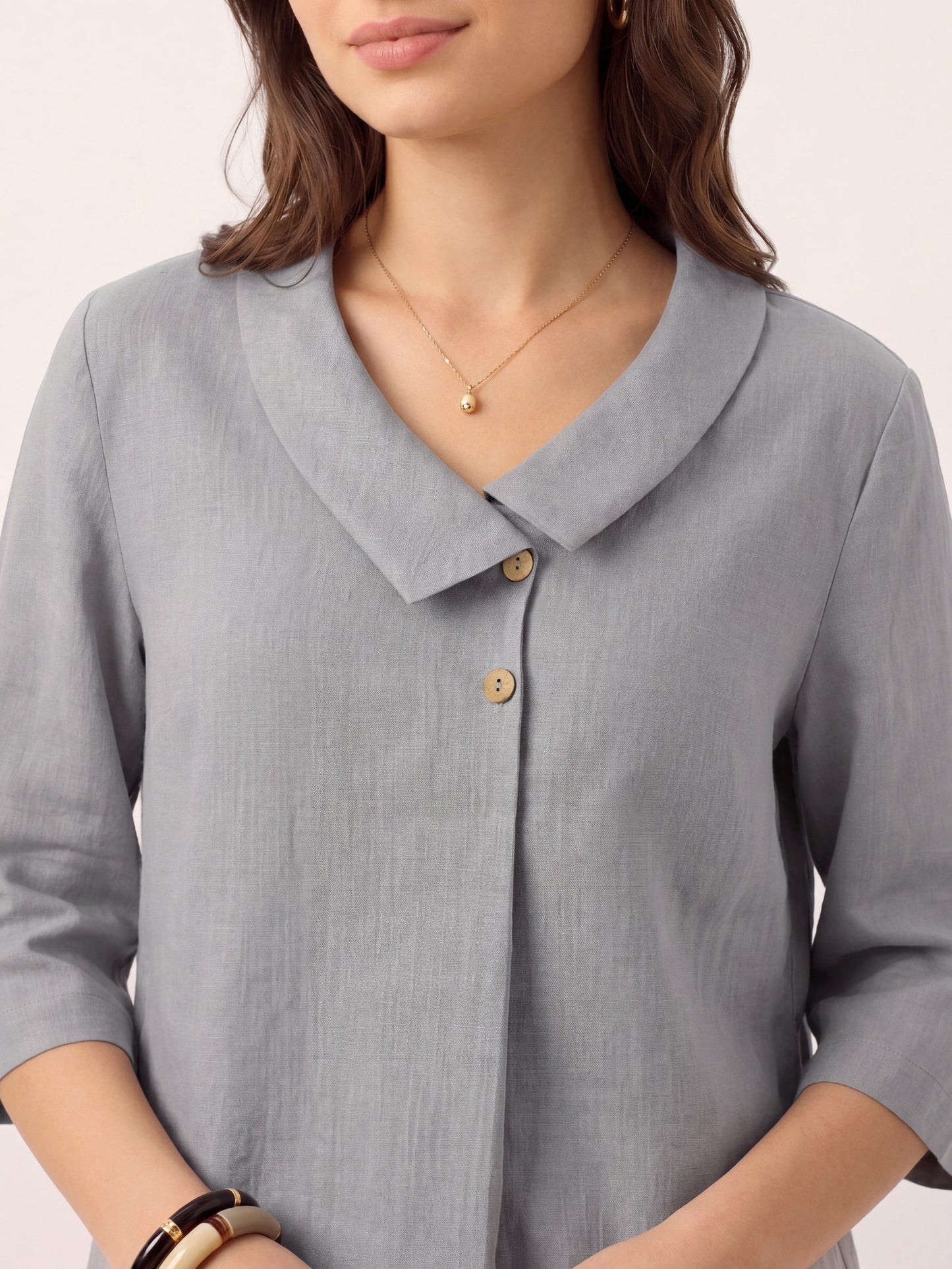 Top de lino para mujer con cuello asimétrico-Tops for women-Casaluzia