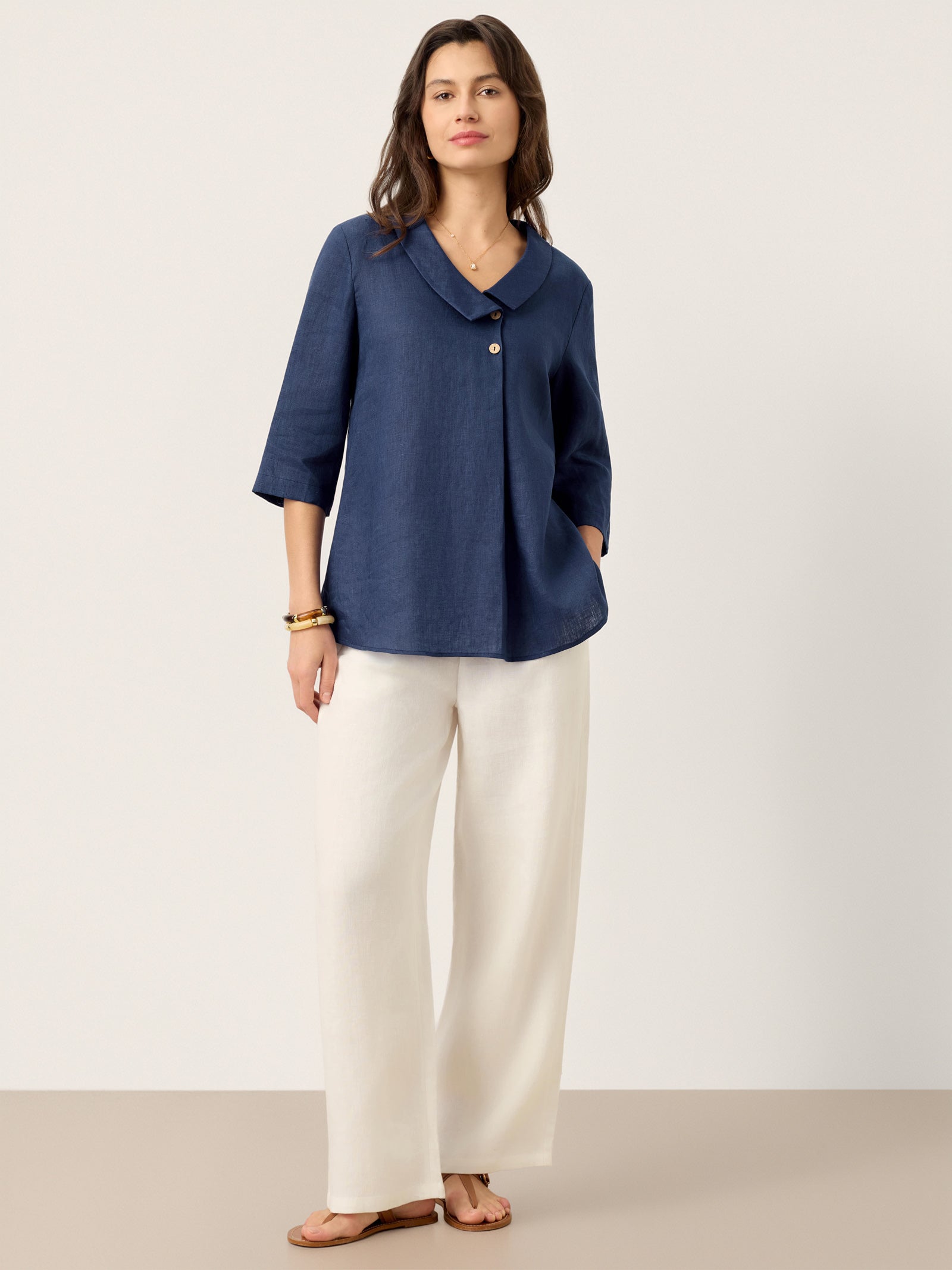 Top de lino para mujer con cuello asimétrico-Tops for women-Casaluzia