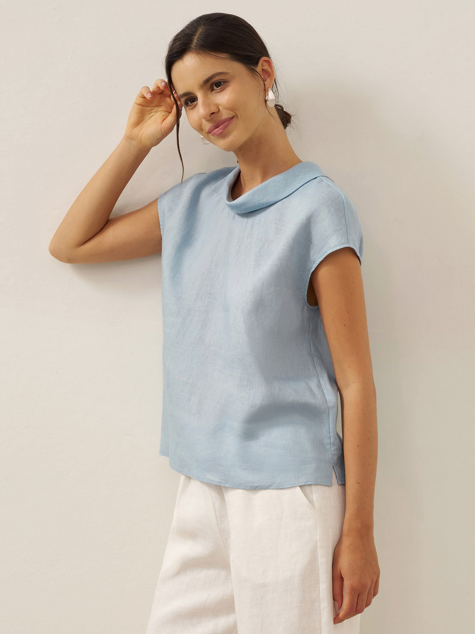 Top de lino para mujer con manga corta y cuello doblado-Tops for women-Casaluzia