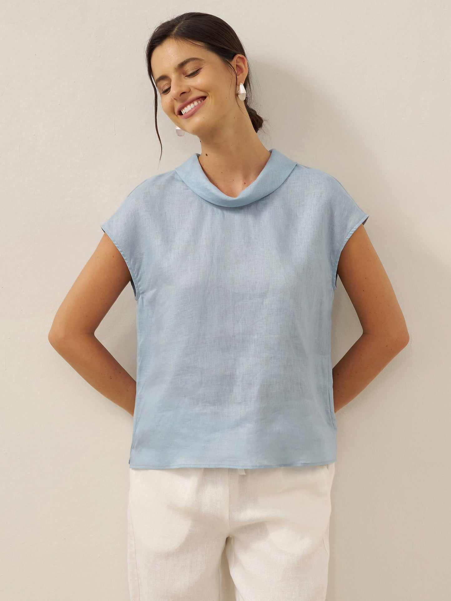 Top de lino para mujer con manga corta y cuello doblado-Tops for women-Casaluzia