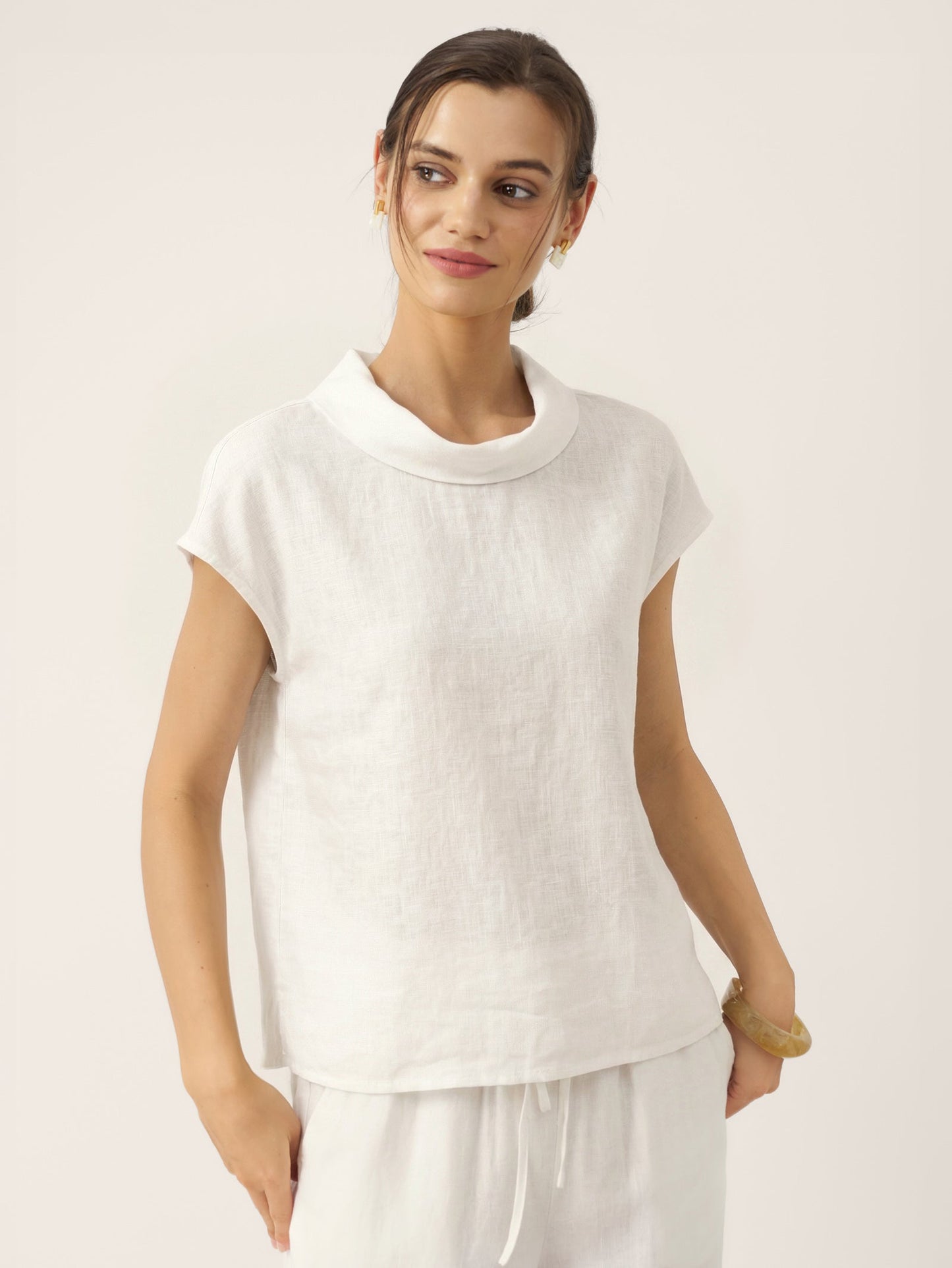 Top de lino para mujer con manga corta y cuello doblado-Tops for women-Casaluzia