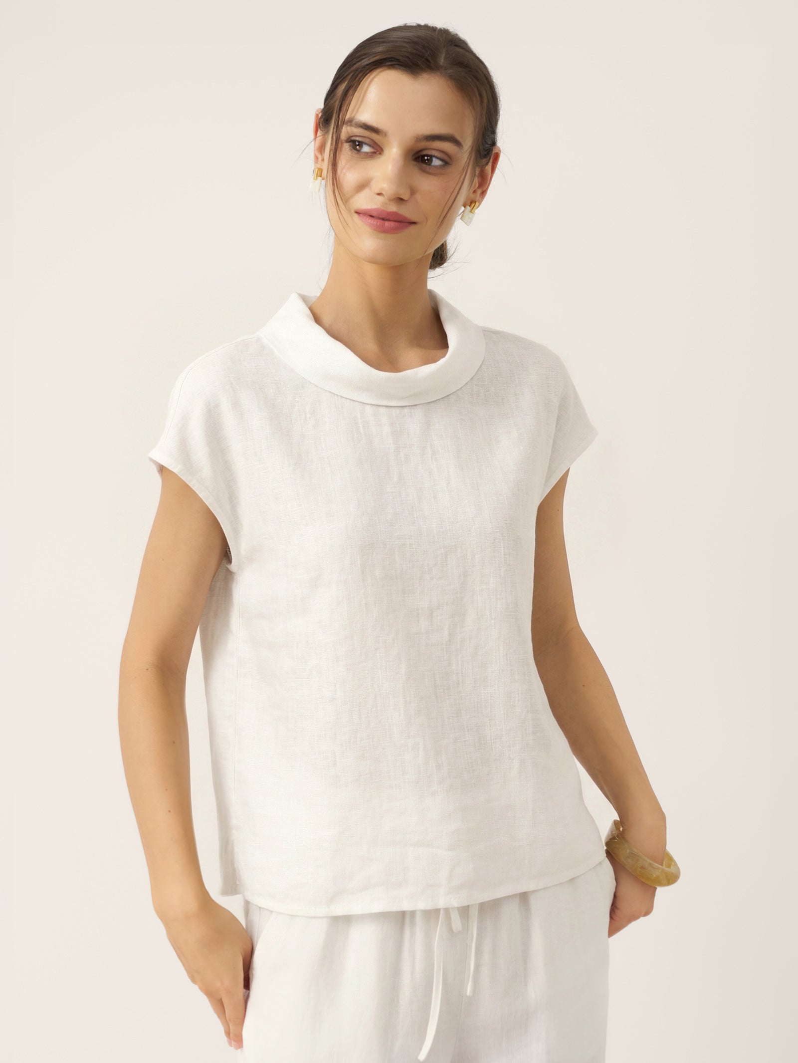 Top de lino para mujer con manga corta y cuello doblado-Tops for women-Casaluzia