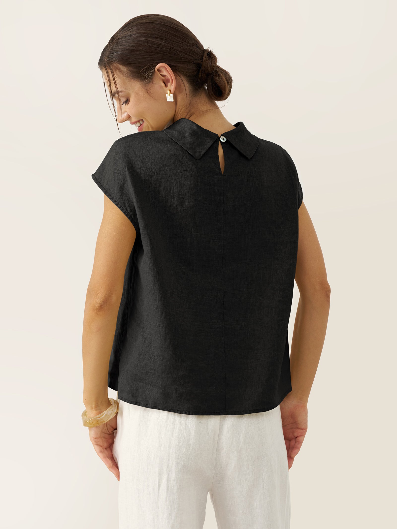 Top de lino para mujer con manga corta y cuello doblado-Tops for women-Casaluzia