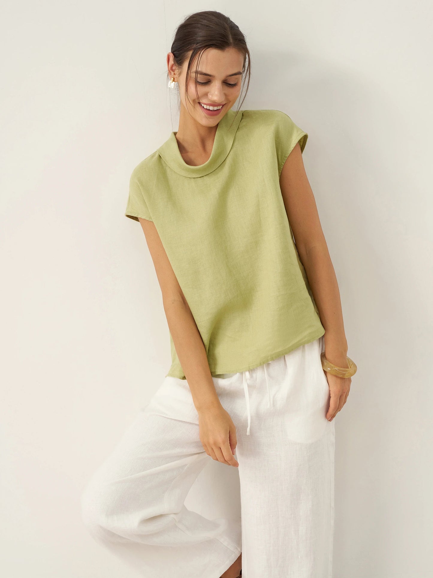 Top de lino para mujer con manga corta y cuello doblado-Tops for women-Casaluzia