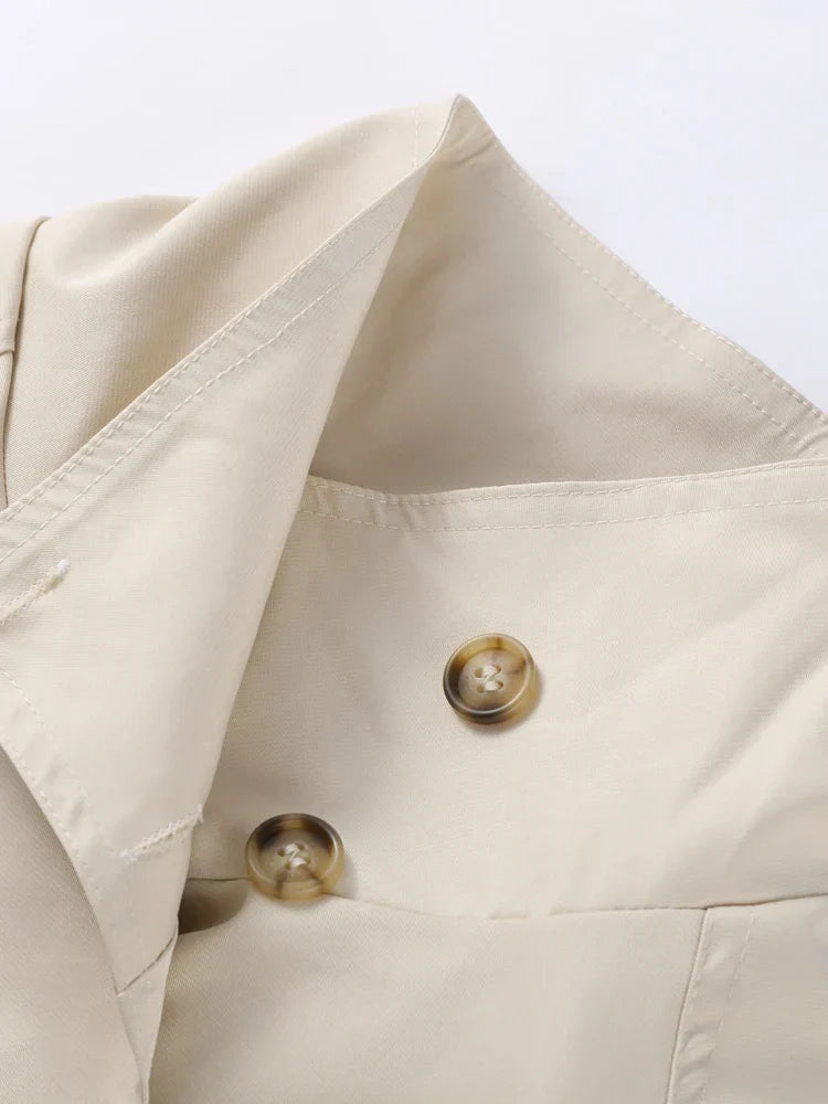 Trenchcoat corto para mujer con cinturón y botones-Jacket for women-Casaluzia