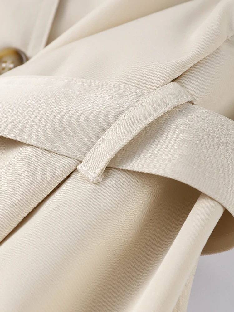 Trenchcoat corto para mujer con cinturón y botones-Jacket for women-Casaluzia