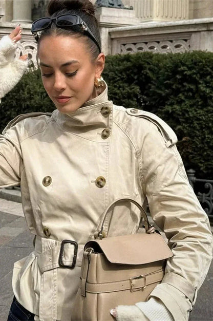 Trenchcoat corto para mujer con cinturón y botones-Jacket for women-Casaluzia