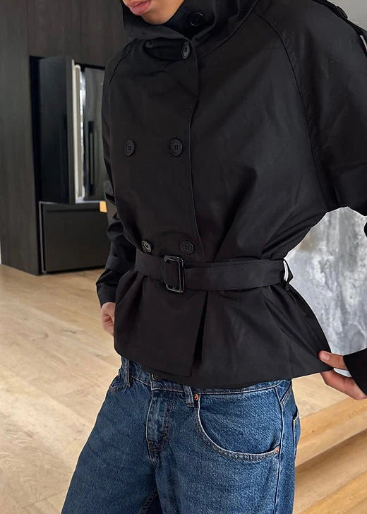 Trenchcoat corto para mujer con cinturón y botones-Jacket for women-Casaluzia