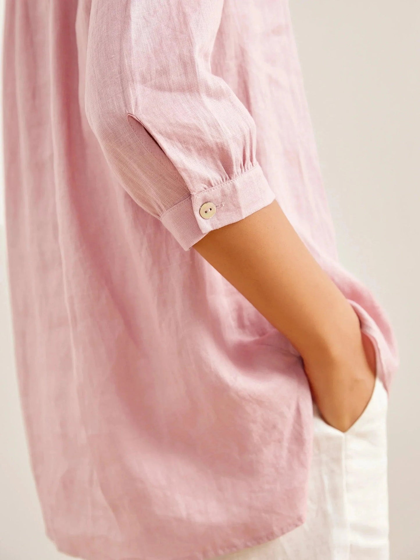 Túnica de lino con cuello en V para mujer-Shirts for women-Casaluzia
