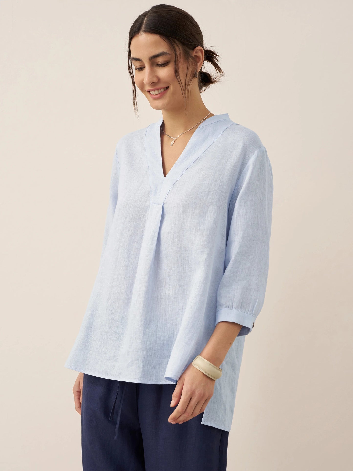Túnica de lino con cuello en V para mujer-Shirts for women-Casaluzia