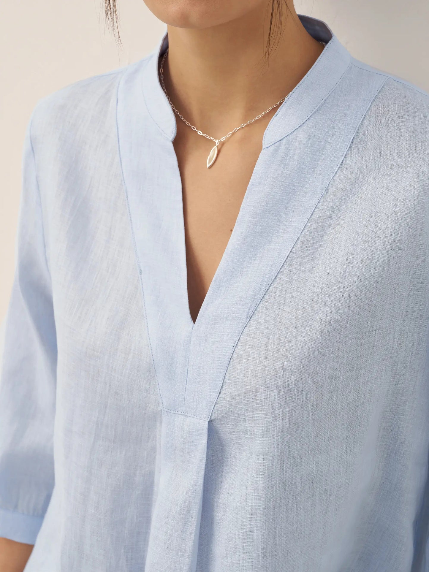 Túnica de lino con cuello en V para mujer-Shirts for women-Casaluzia