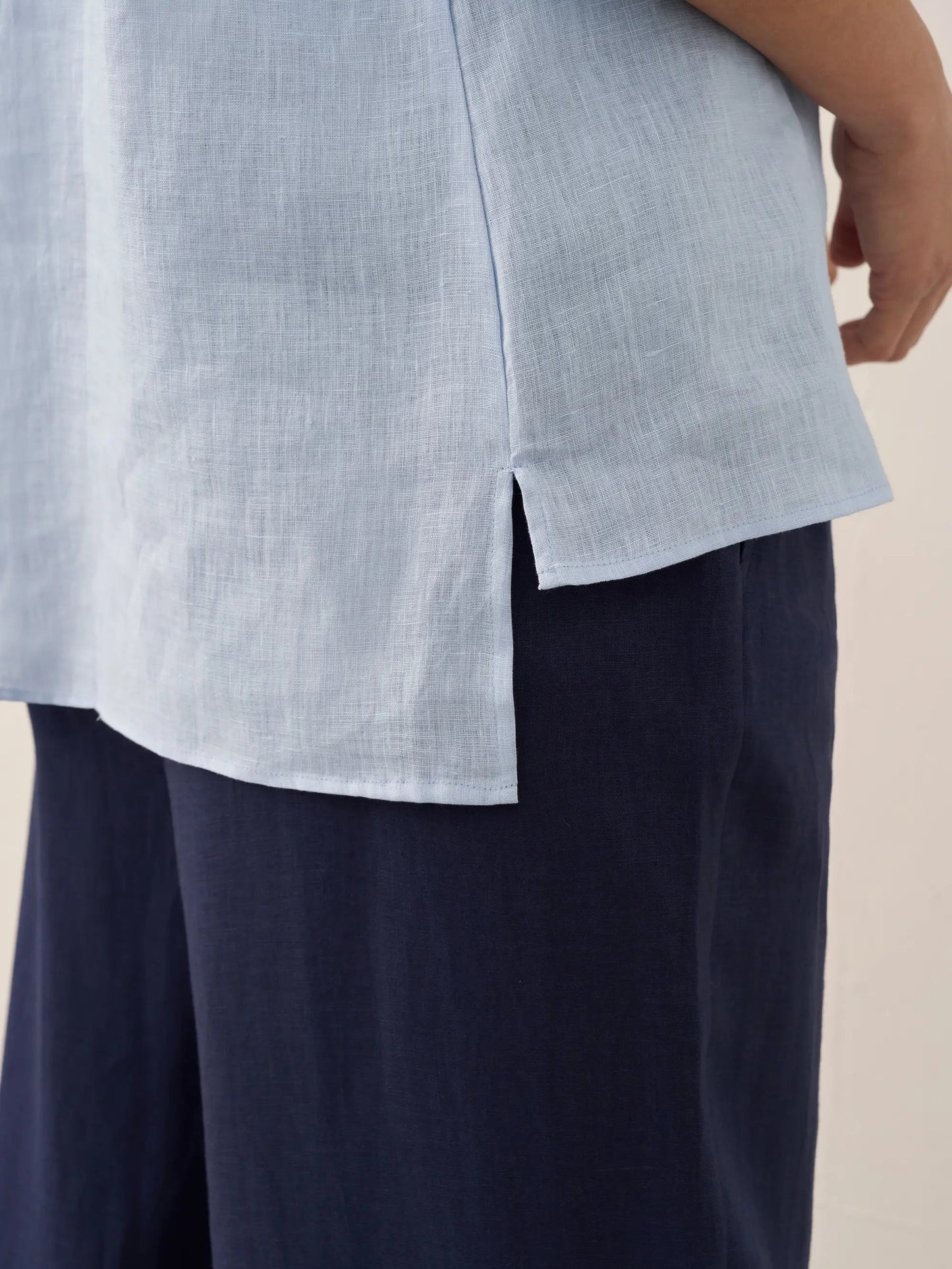 Túnica de lino con cuello en V para mujer-Shirts for women-Casaluzia