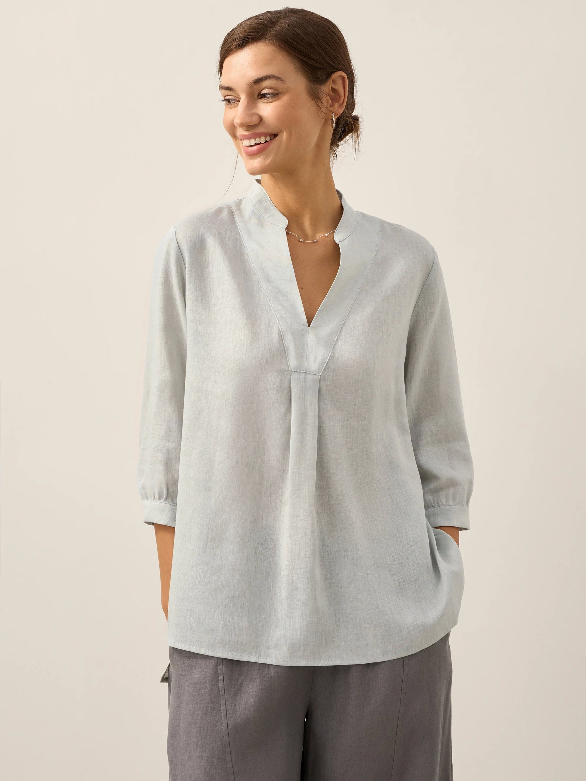 Túnica de lino con cuello en V para mujer-Shirts for women-Casaluzia