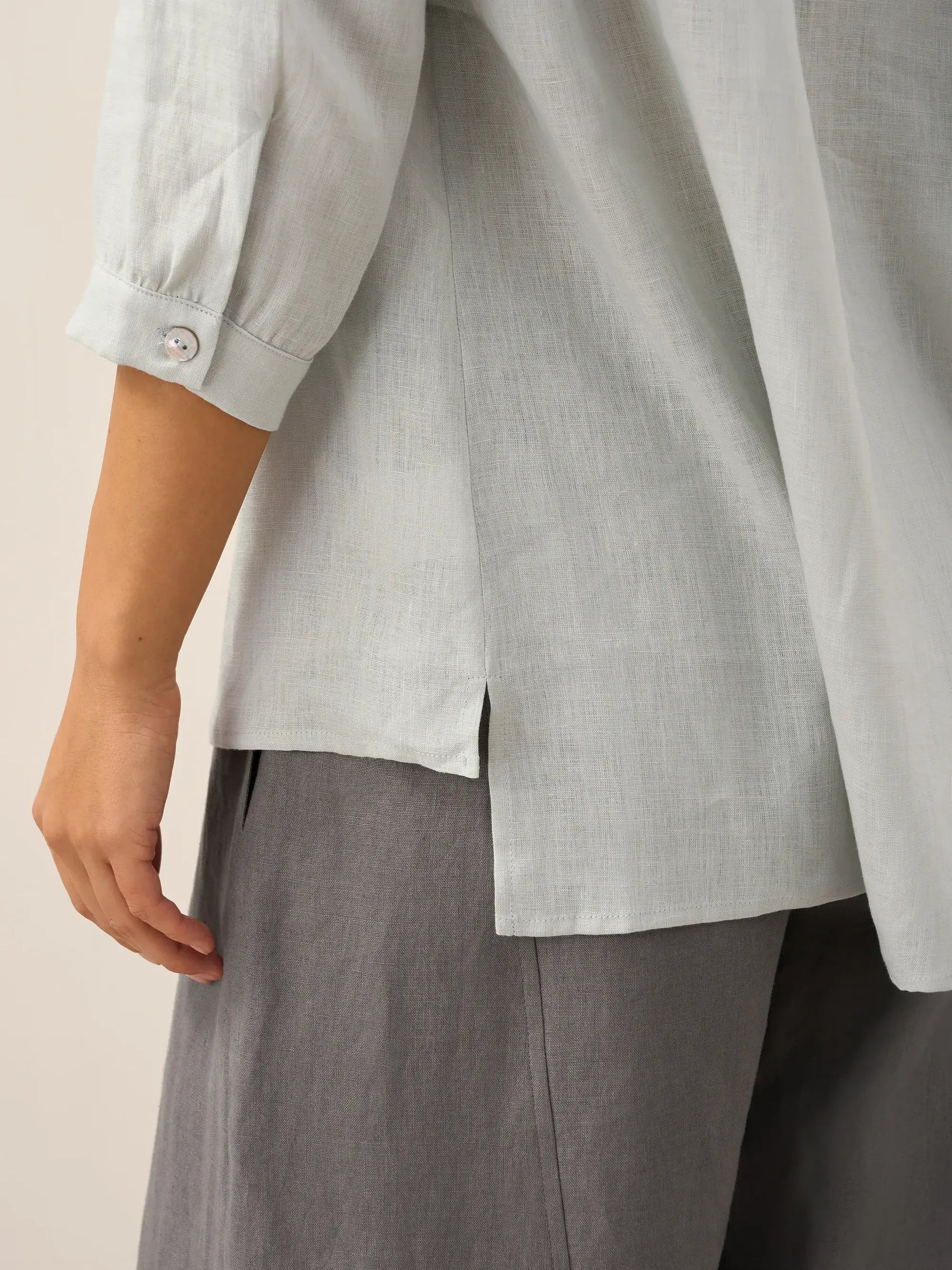Túnica de lino con cuello en V para mujer-Shirts for women-Casaluzia