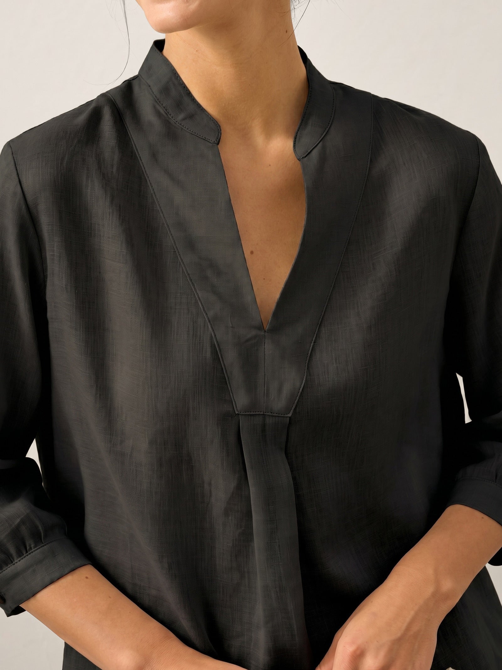 Túnica de lino con cuello en V para mujer-Shirts for women-Casaluzia