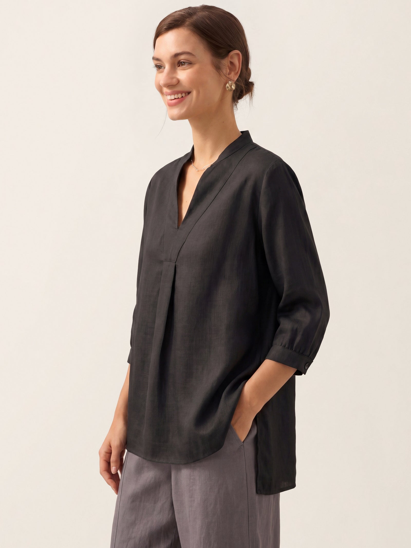 Túnica de lino con cuello en V para mujer-Shirts for women-Casaluzia