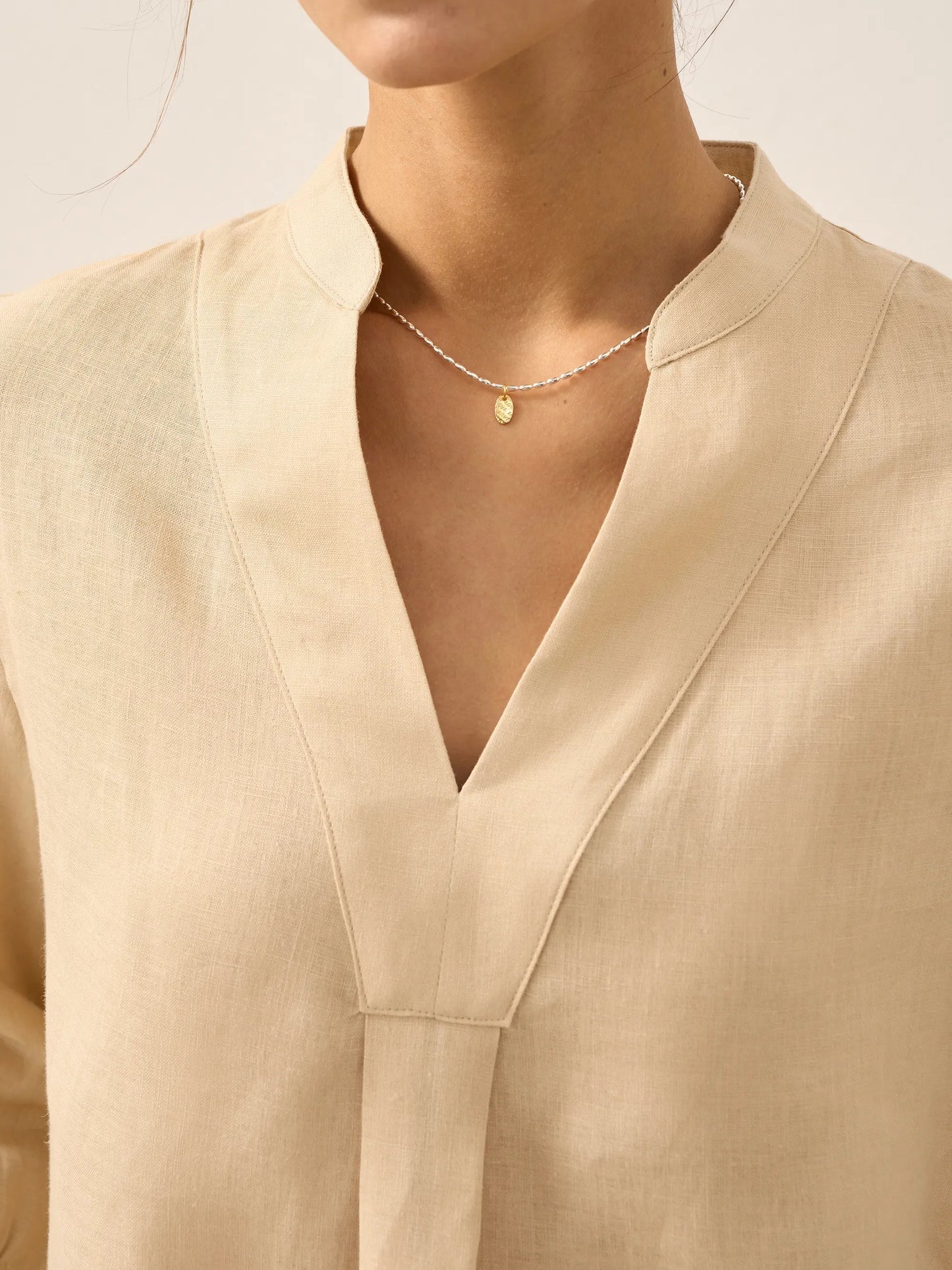 Túnica de lino con cuello en V para mujer-Shirts for women-Casaluzia
