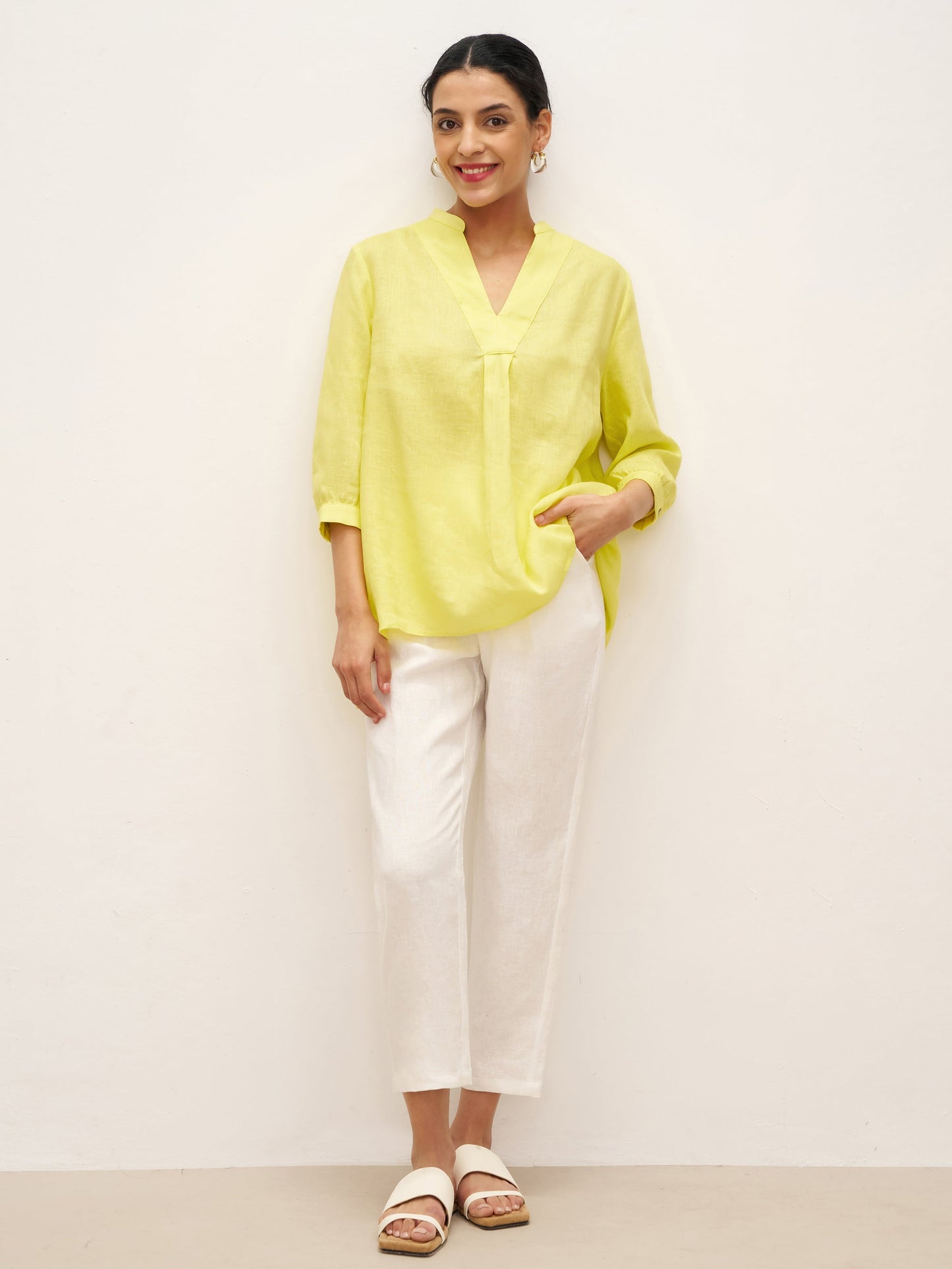 Túnica de lino con cuello en V para mujer-Shirts for women-Casaluzia