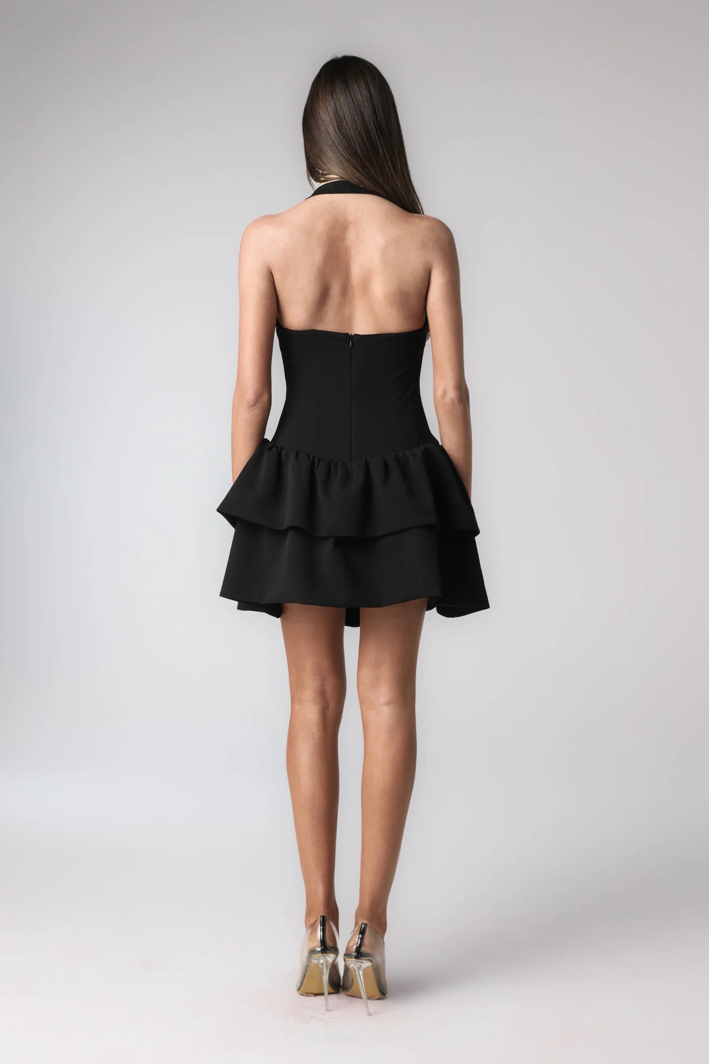 Vestido corto de mujer con cuello halter y falda con volantes-Mini Dress-Casaluzia