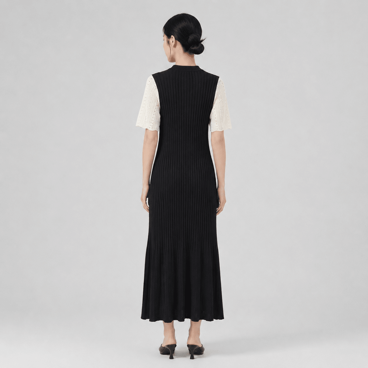 Vestido de mujer en punto acanalado con cuello y botones-Midi Dress-Casaluzia