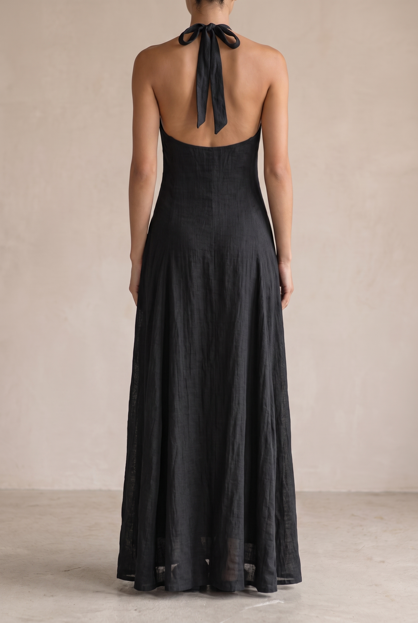 Vestido largo de mujer con cuello halter y bolsillos laterales-Maxi Dress-Casaluzia