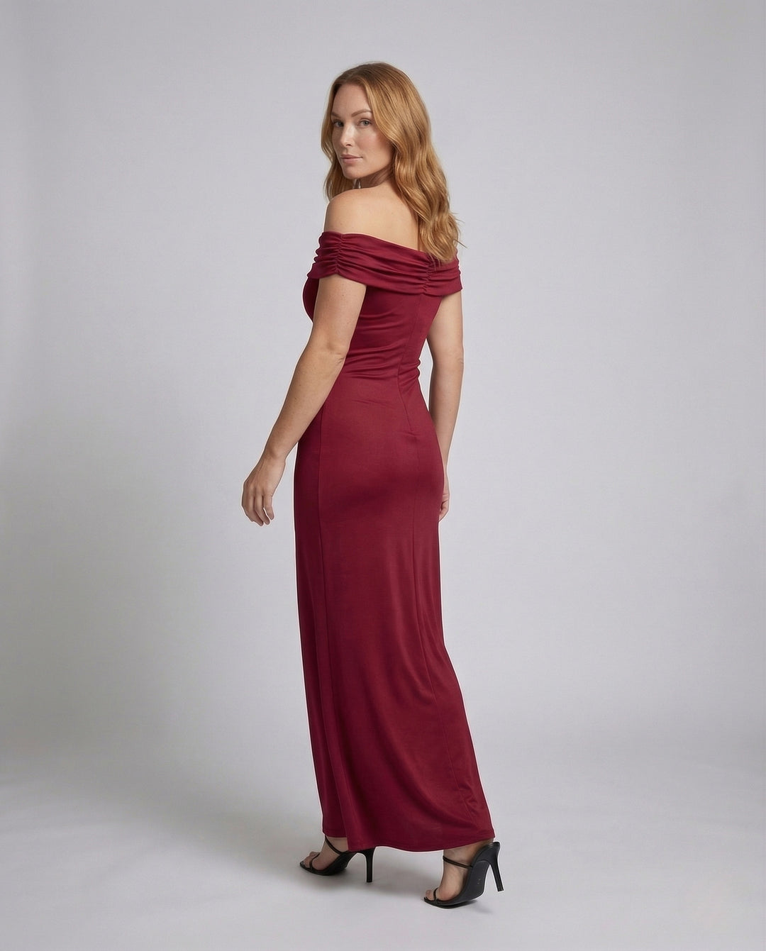 Vestido largo para mujer con hombros descubiertos y detalle fruncido-Maxi Dress-Casaluzia