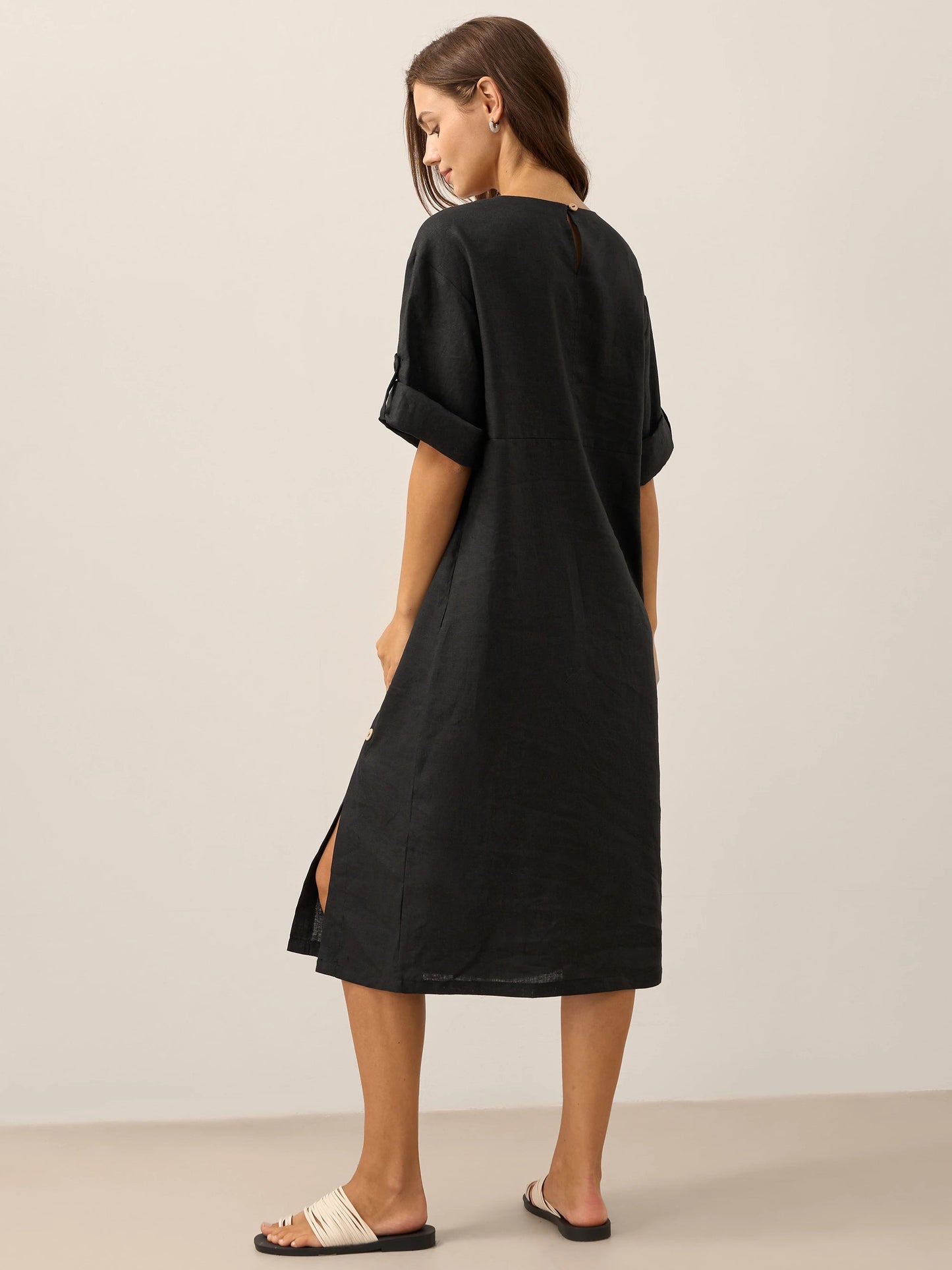 Vestido midi de cuello redondo para mujer con detalle de botones laterales-Midi Dress-Casaluzia