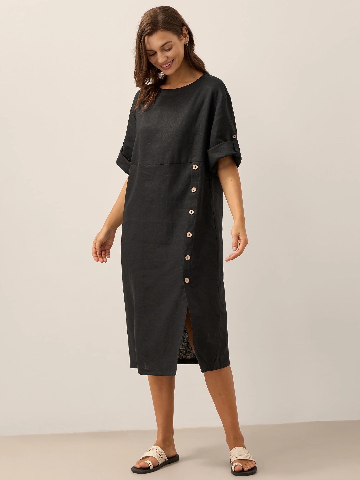 Vestido midi de cuello redondo para mujer con detalle de botones laterales-Midi Dress-Casaluzia
