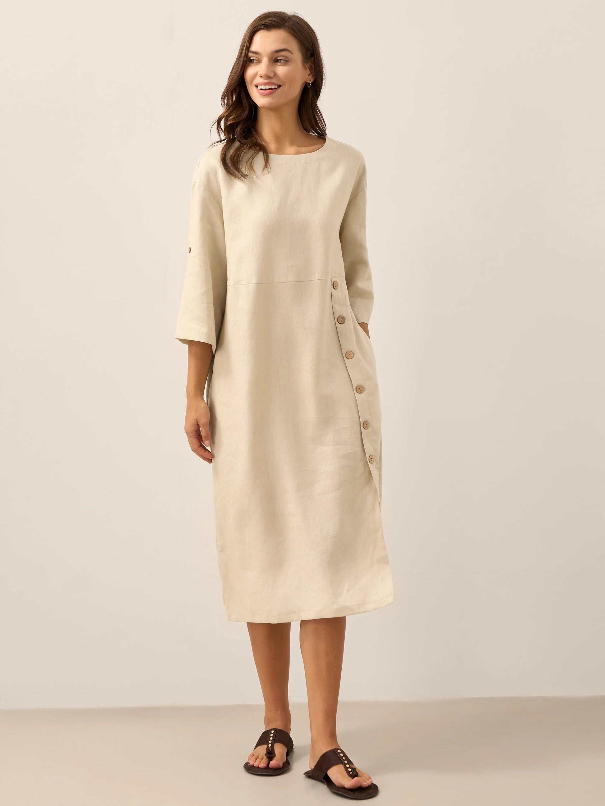 Vestido midi de cuello redondo para mujer con detalle de botones laterales-Midi Dress-Casaluzia