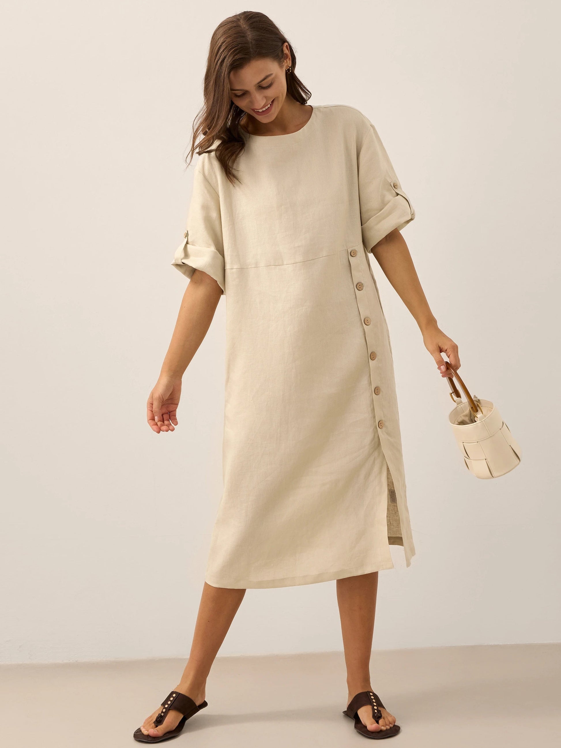 Vestido midi de cuello redondo para mujer con detalle de botones laterales-Midi Dress-Casaluzia